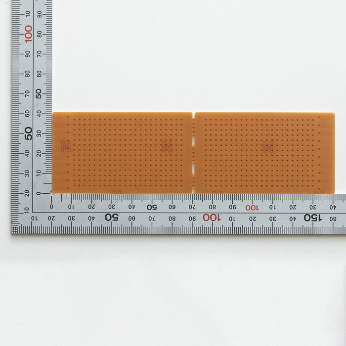 写真：端子付きユニバーサル基板（紙フェノール片面／41×141×1.6t）（UK-10P-67）：部品面
