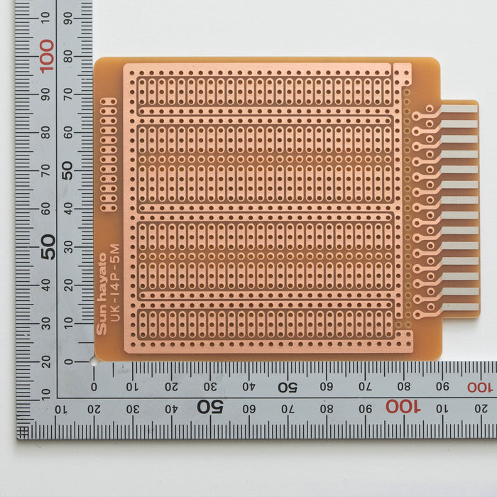 写真：端子付きユニバーサル基板（紙フェノール両面／80×100×1.6t）（UK-14P-5M(70)）：はんだ面